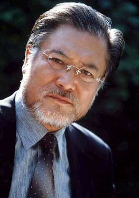 兵临城下演员表(他是东北帅气男星，从《兵临城下》走上银幕，曾与黄梅莹饰演夫妻)