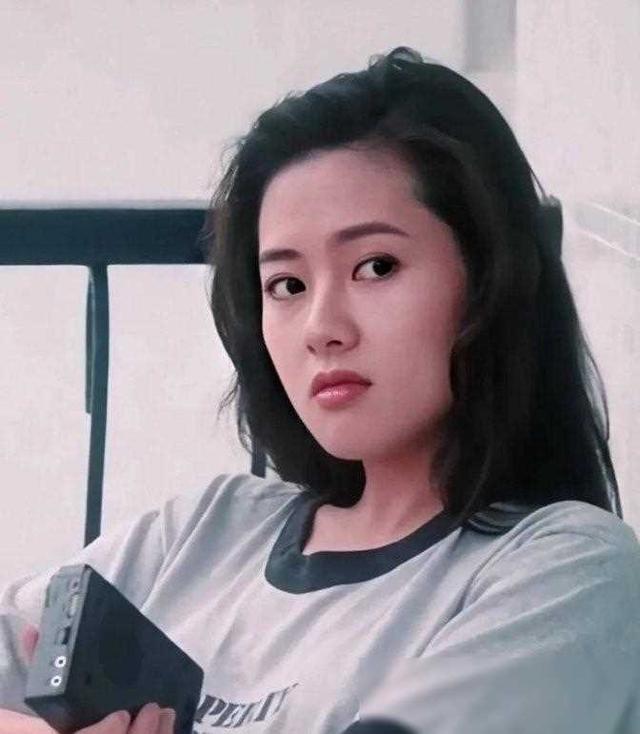 《蜜桃成熟时》：30年后，这部香港电影经典凭什么打动人心？