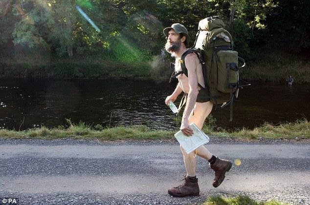 5名男子凌晨雪中裸奔 称为致青春洗涤心灵