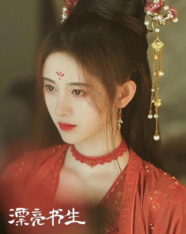 鞠婧祎《漂亮书生》身高又遭质疑!名场面扒出,早被队友揭穿作假