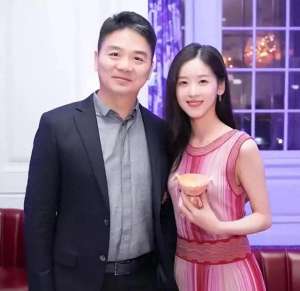 刘强东第一任妻子(刘强东的三段感情经历和他背后的女人们)