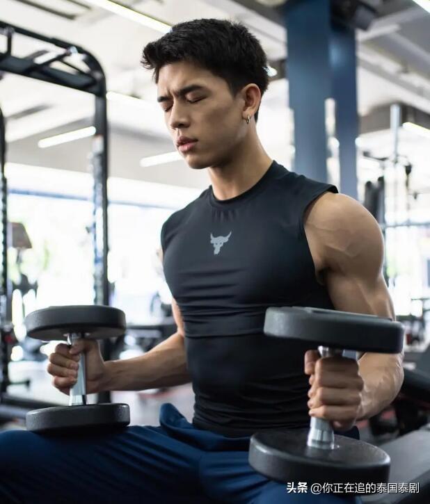 泰国娱乐圈最火健身狂人JossWayar：身材堪称“古希腊雕塑男神”
