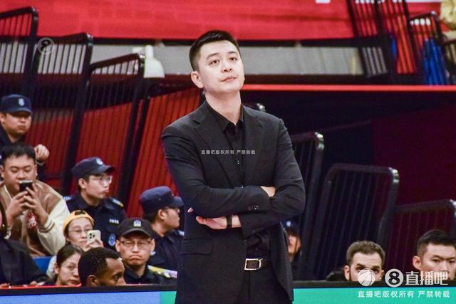 付政浩：杨鸣四冠手势杀人诛心 可能会引起元年俱乐部间的不快