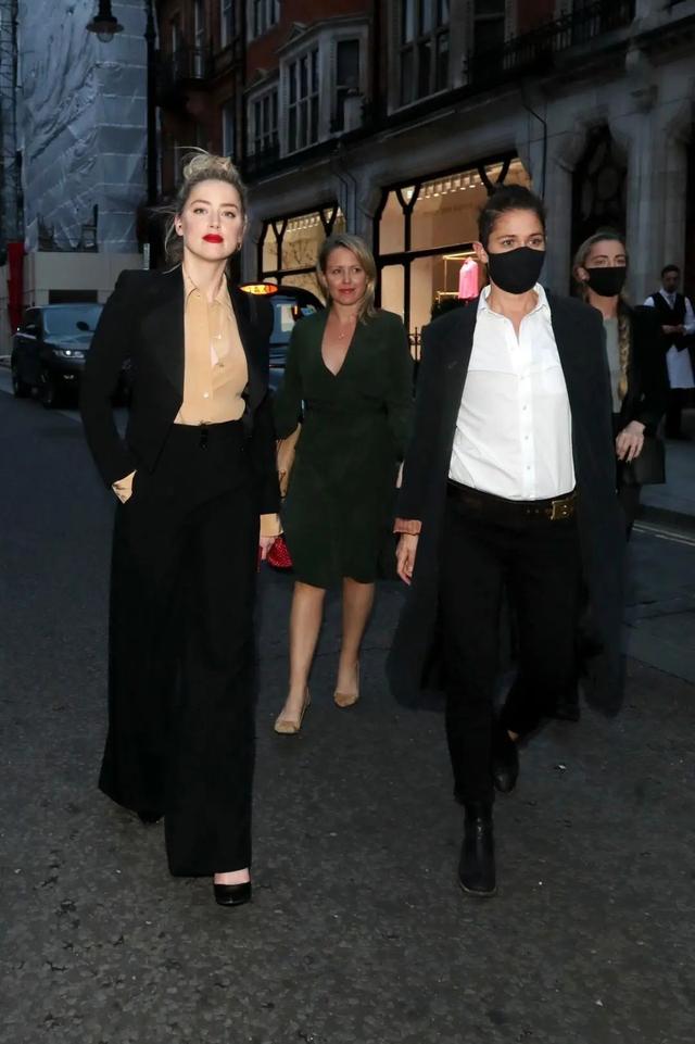 德普前妻、马斯克前女友太美了！性格直率身材火辣，美照层出不穷