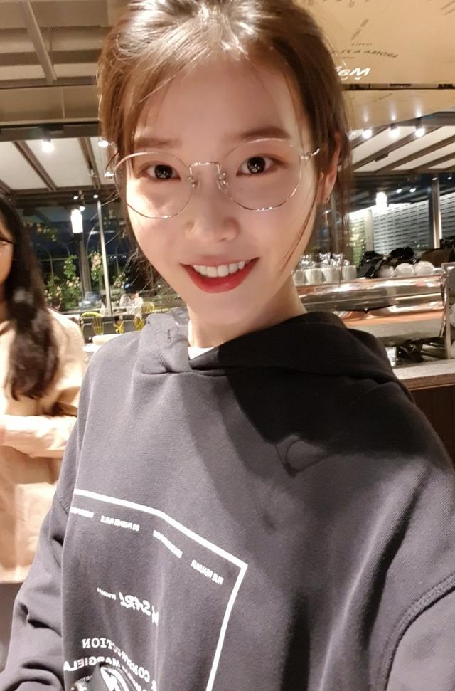 IU开了德鲁纳酒店？为何提前半年预约还没地儿……