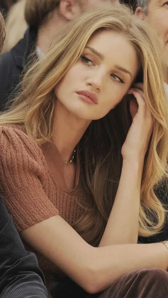 性感迷人!英国超模女星罗茜·汉丁顿纯美写真集