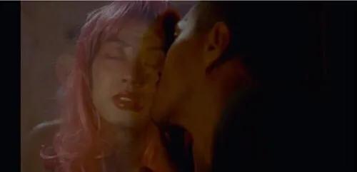 女大学生误入“泥潭”,却患上人质综合症,结局令人咋舌...