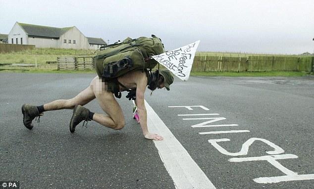 5名男子凌晨雪中裸奔 称为致青春洗涤心灵