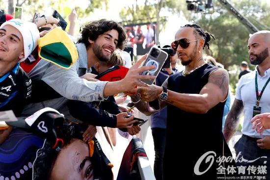 阿迪达斯，换了一辆“德国战车”