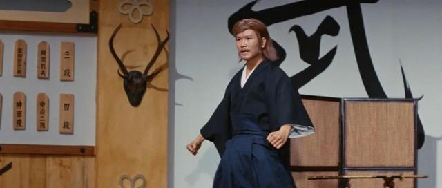 79岁黄金配角陈龙去世,曾和洪金宝齐名,退圈17年突传噩耗