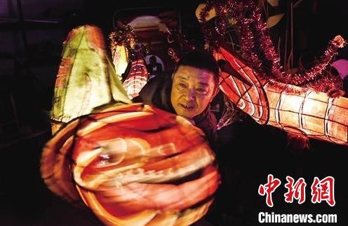 浙江坎门鳌龙鱼灯舞：“指上游鱼”话传承故事