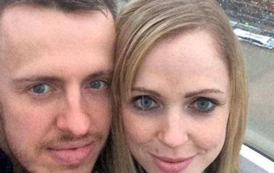 英国女子在网上和男友秀了4年多的恩爱，最后发现她的男友是P的