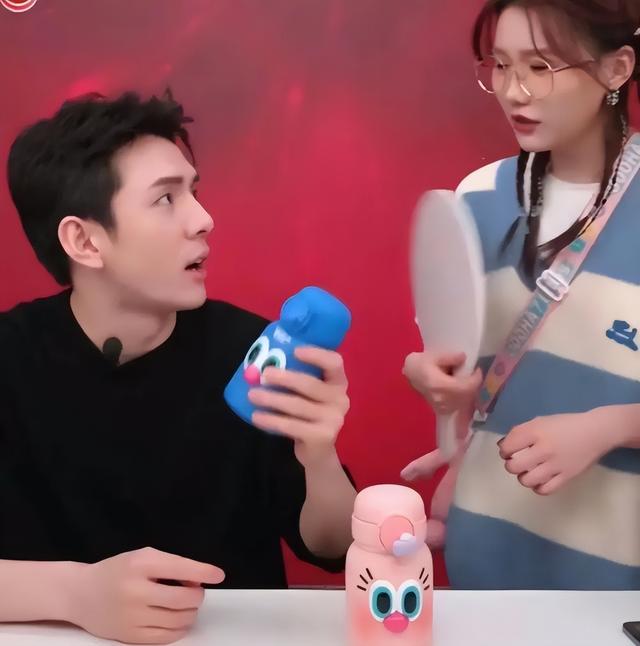 李佳琦直播间公开怼女助理：请别用你的三观，去要求整个世界