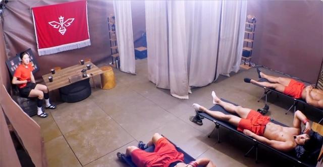 韩综再出狂招!一女三男荒岛求生,只穿遮羞布?网友炸锅