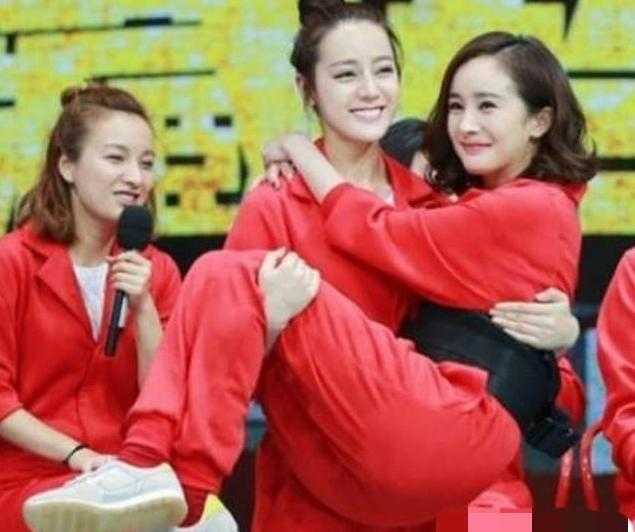 迪丽热巴的教科书式“公主抱”让人折服，也让不少男艺人为之汗颜