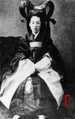 朝鲜王妃(老照片：夹在大清与日本之间的女人——朝鲜末代王妃闵妃悲惨结局)