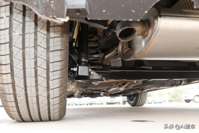 尺寸不小车身好停，自动挡好开家用SUV，不贵又省油，实拍奔腾T77