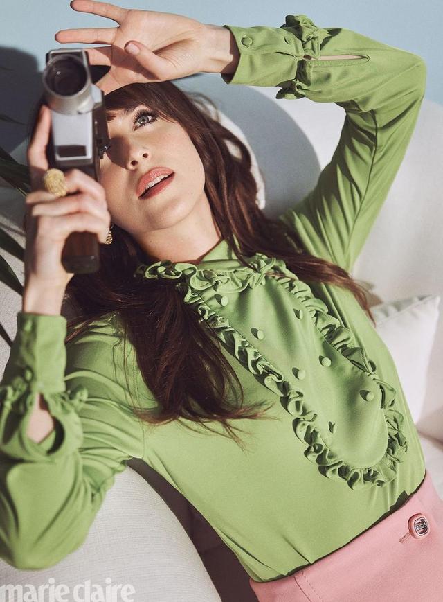 又甜又欲！“五十度灰”女主达妹新写真 出身演艺世家 曾出演《社交网络》等片