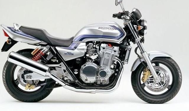 2023款本田CB1300经典史宾赛配色