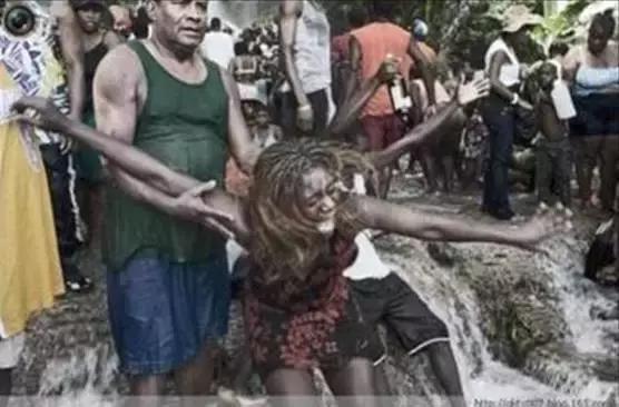 吸血、吃人肉、黑弥撒：他们用活人当祭品，却宣称自己“以人为本”