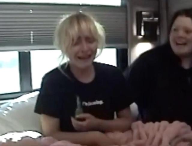 “匠妹”塞布丽娜泪洒格莱美现场，六项提名令她实现梦想