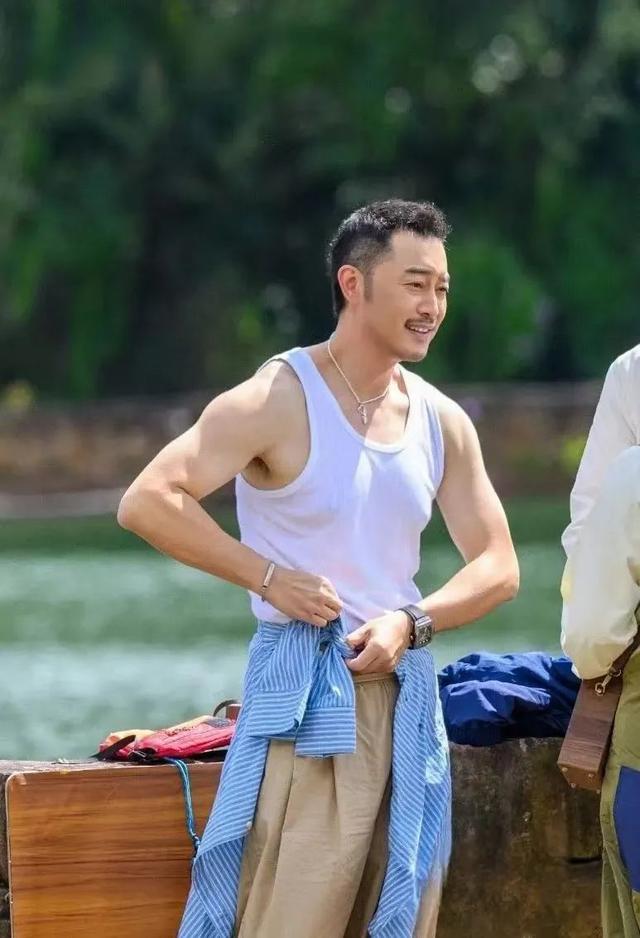 沙溢暴瘦变薄肌帅哥,胡可直呼一辈子没见过,果然真夫妻最好磕