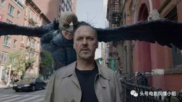 DC电影《闪电侠》开拍！超女造型被吐槽，白发蝙蝠侠让粉丝激动了