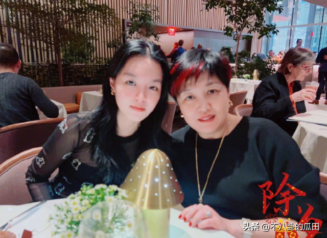 徐峥把星条旗穿在身上,欧阳震华质疑日本学校,这就是差距