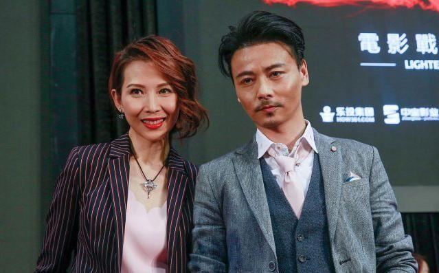 蔡少芬个高穿西装好霸气，同框老公气场被碾压，高2cm却变陪衬