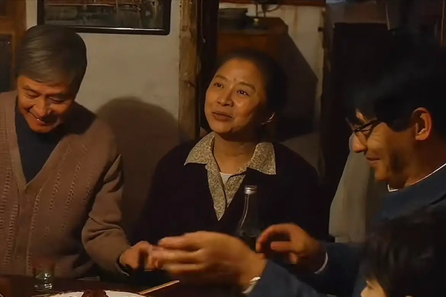 迟蓬：和倪萍是好闺蜜，与丈夫相爱40年，如今因《小巷人家》爆红