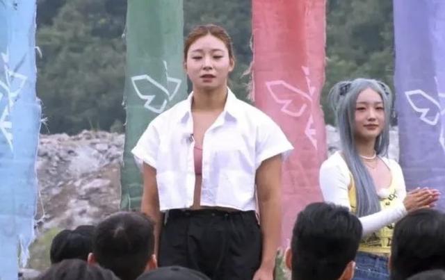 韩综再出狂招!一女三男荒岛求生,只穿遮羞布?网友炸锅