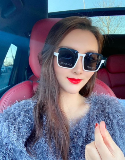 嘎子谢孟伟又惹争议,和妻子穿廉价礼服要二婚,曾豪掷千金办婚礼