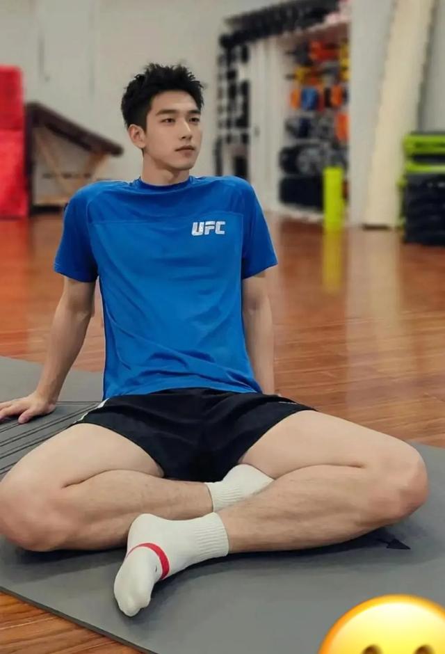 抓拍那些18岁的体育生帅哥，哪一个是你的菜？