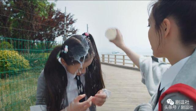 差点被第一集骗了错过它，对天发誓《同学两亿岁》真的很好看啊！