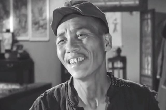 昔日北影演员，长得“歪瓜裂枣”，总跑龙套却令人难忘，93岁去世