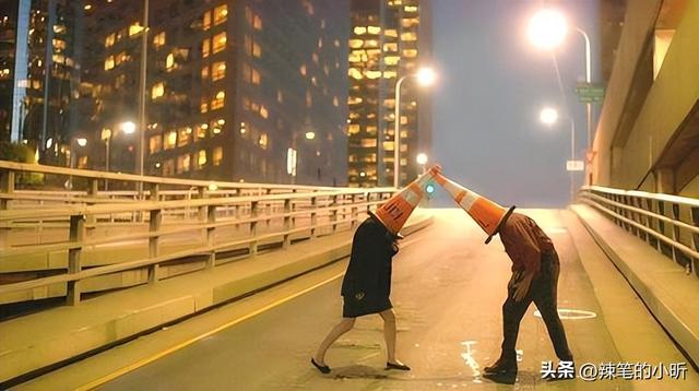 浅析美国科幻电影《她》中人工智能的“具身化”叙事