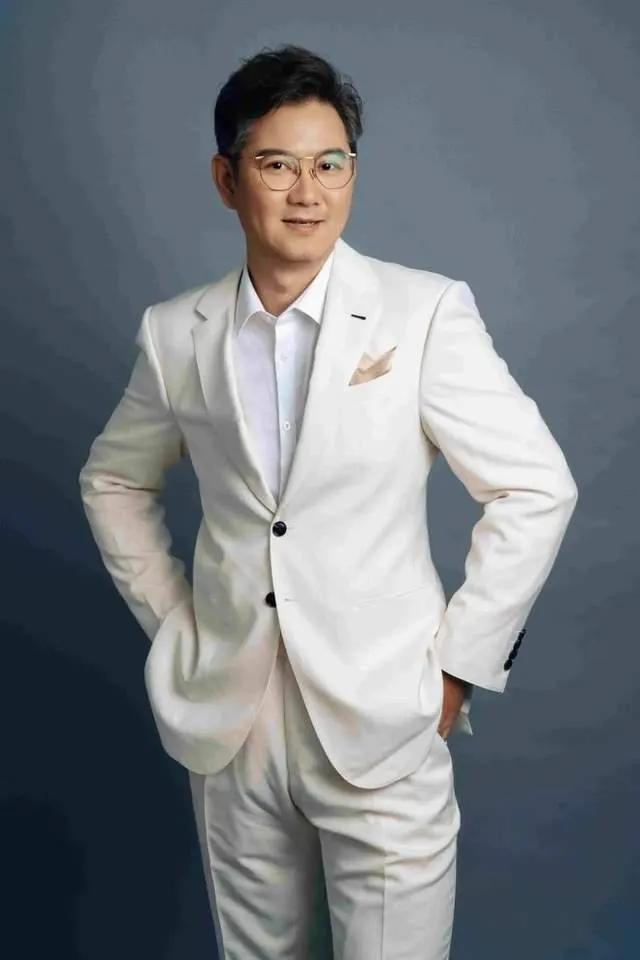 三婚两离，赵川情路坎坷，为啥却是最受欢迎的情感导师？