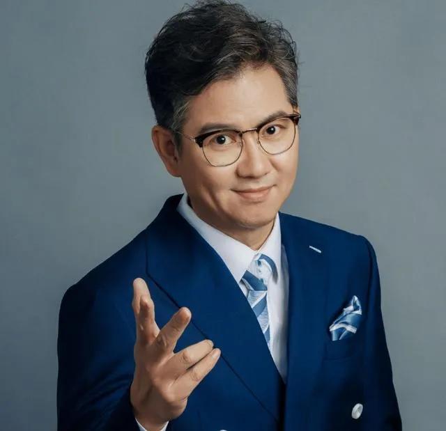 三婚两离，赵川情路坎坷，为啥却是最受欢迎的情感导师？