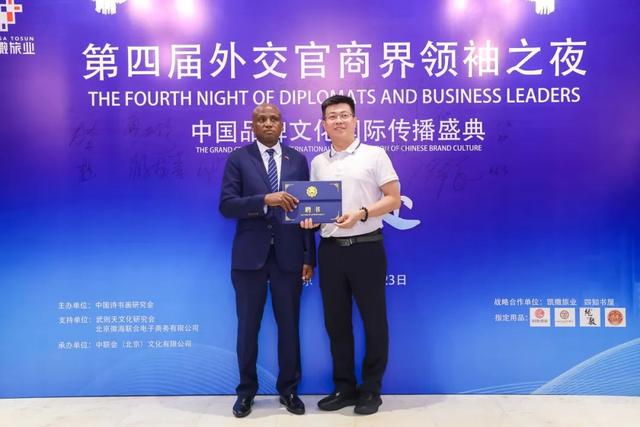 市场走访、品牌连接、会客厅建设……火红八月，未来酱步履不停