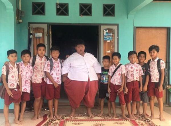 世界上最胖的男孩，380斤的体重如今已经减掉一半，变得帅多了