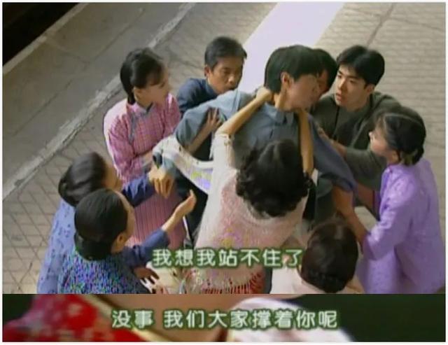 车祸后躺在地上吻，拔掉氧气管还要吻，国产剧花式吻戏智商在哪？