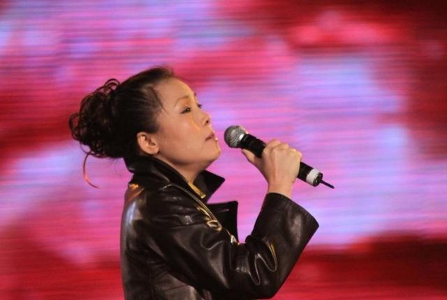 田震：不后悔与那英决裂，我和她不亲，23年后，二人差距显而易见