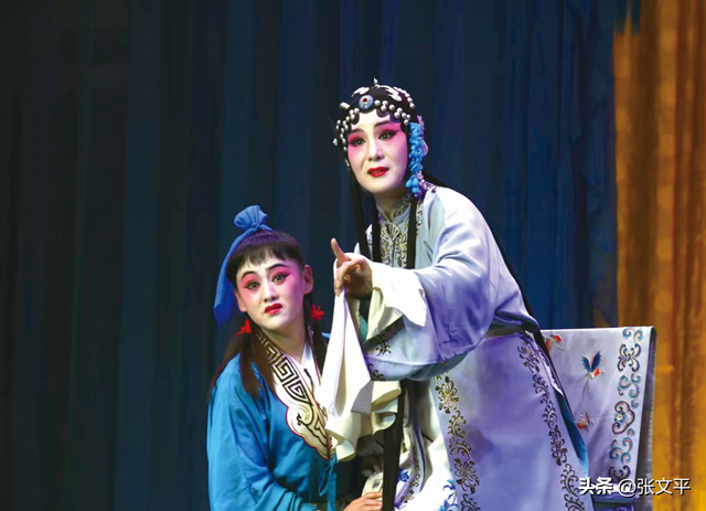 传统剧目《双官诰》中的“官诰”是指什么?