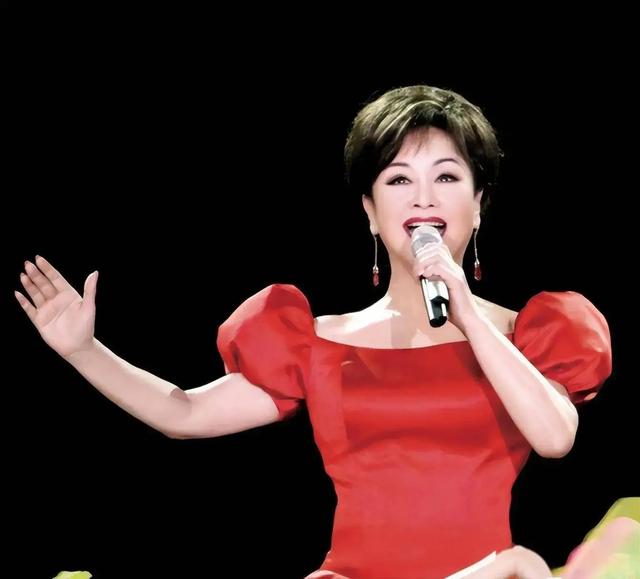 流水的春晚，铁打的李谷一，众多贵人帮她铺平春晚之路
