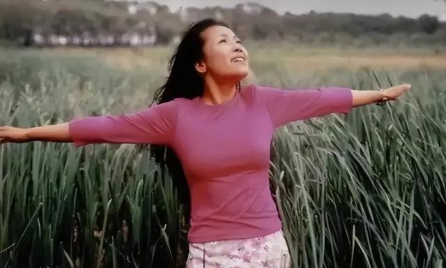 田震：不后悔与那英决裂，我和她不亲，23年后，二人差距显而易见