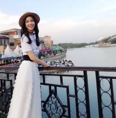 班嘉佳最清纯女孩,特别的美丽特别的魅力,美让人无法抗拒住诱惑