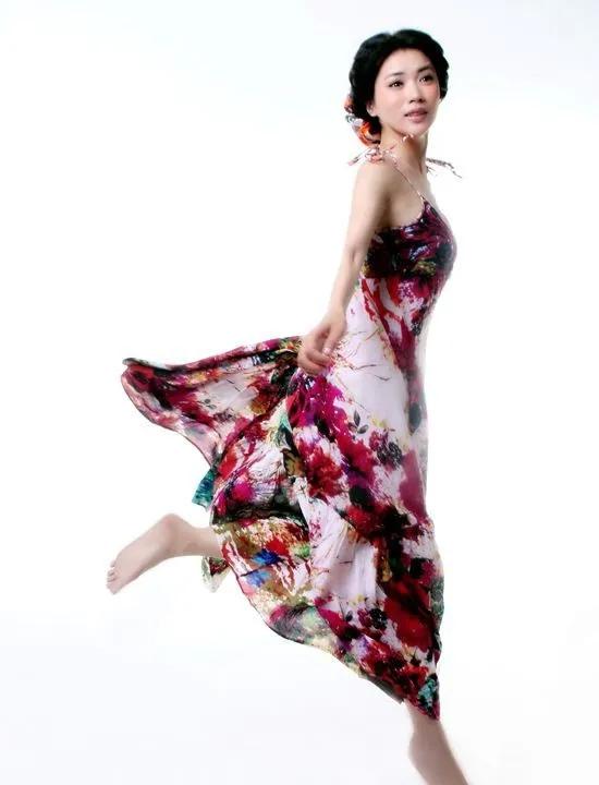 王艺禅：才貌双全，艺海扬帆