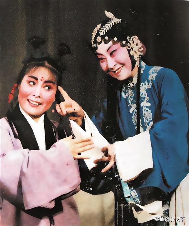 传统剧目《双官诰》中的“官诰”是指什么?