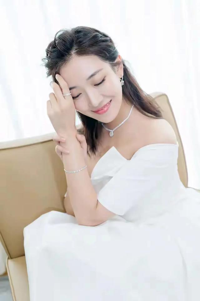 菅纫姿：用演技书写多彩人生的内地女星！