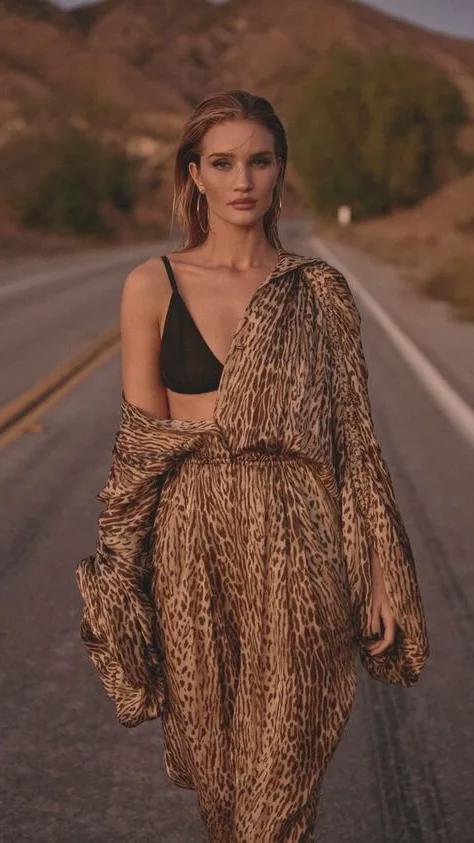 性感迷人!英国超模女星罗茜·汉丁顿纯美写真集